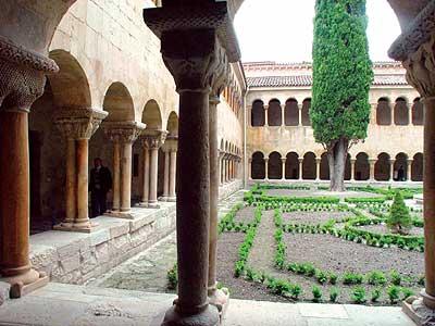 FOTO:Claustro románico de Santo Domingo de Silos FOTOClaustro románico de Santo Domingo de Silos