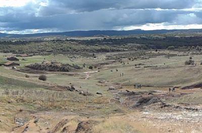 FOTO:Vista general de la zona de Costalomo donde se han descrito cientos de huellas de icnitas de dinosaurios. FOTOVista general de la zona de Costalomo donde se han descrito cientos de huellas de icnitas de dinosaurios.